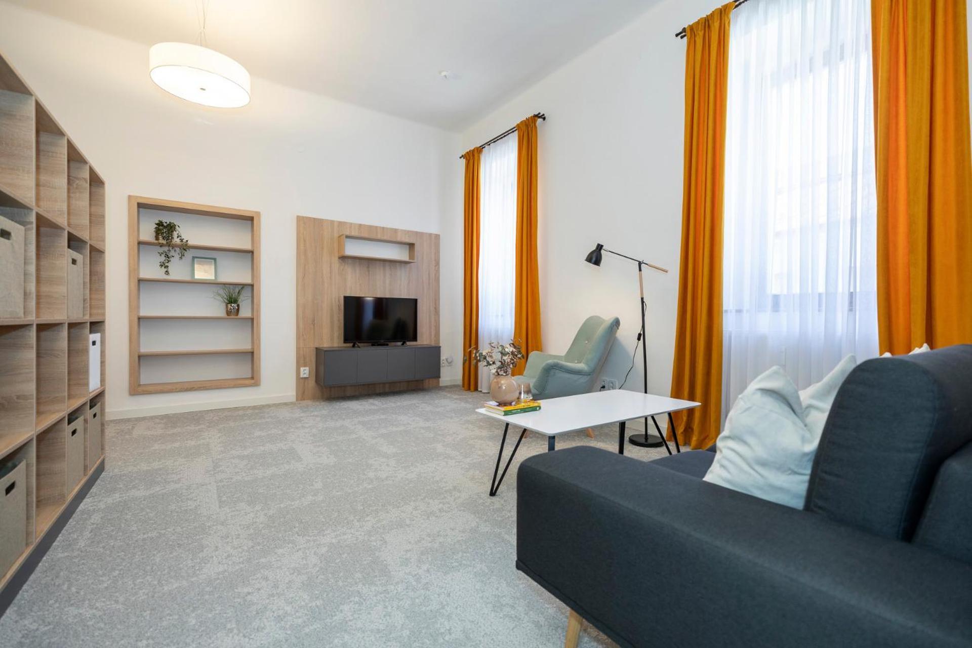 Alure Residences 10 - 24H Self Check-In & Private Parking Next To The Apartment Building Included, City Center Right On Snp Square In A Quiet Passage, New Building, Best Deal In Town 班斯卡-比斯特里察 外观 照片