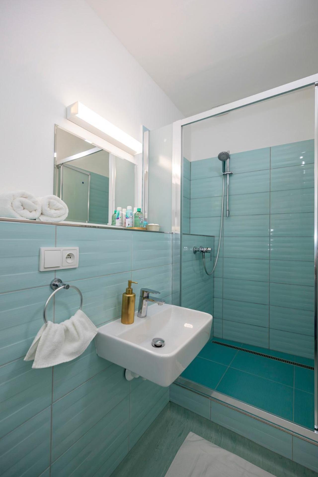 Alure Residences 10 - 24H Self Check-In & Private Parking Next To The Apartment Building Included, City Center Right On Snp Square In A Quiet Passage, New Building, Best Deal In Town 班斯卡-比斯特里察 外观 照片