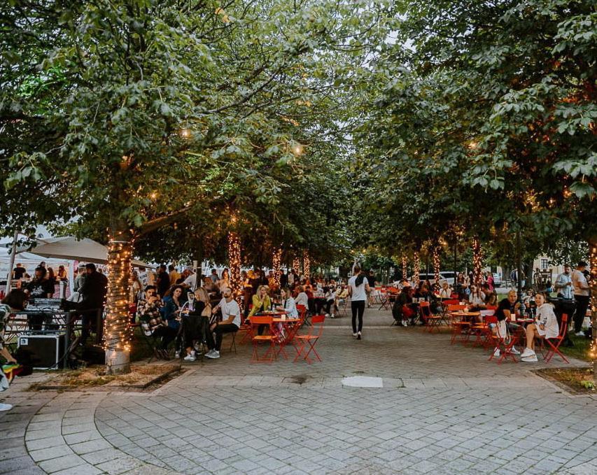 Alure Residences 10 - 24H Self Check-In & Private Parking Next To The Apartment Building Included, City Center Right On Snp Square In A Quiet Passage, New Building, Best Deal In Town 班斯卡-比斯特里察 外观 照片